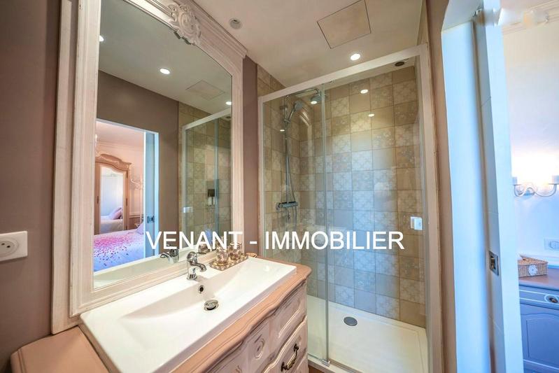 Villa - 457 m² - 16 pièces