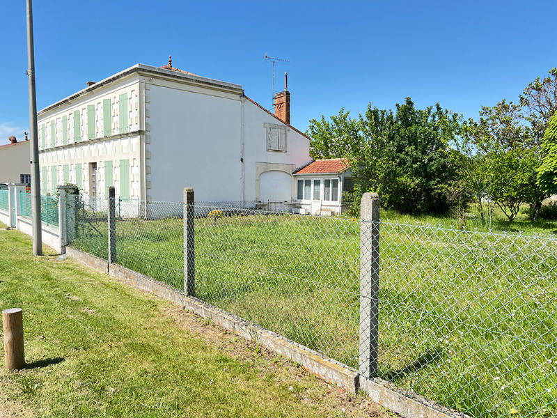 Maison - 225 m² - 9 pièces