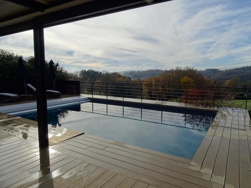 Maison - 242 m² - 8 pièces