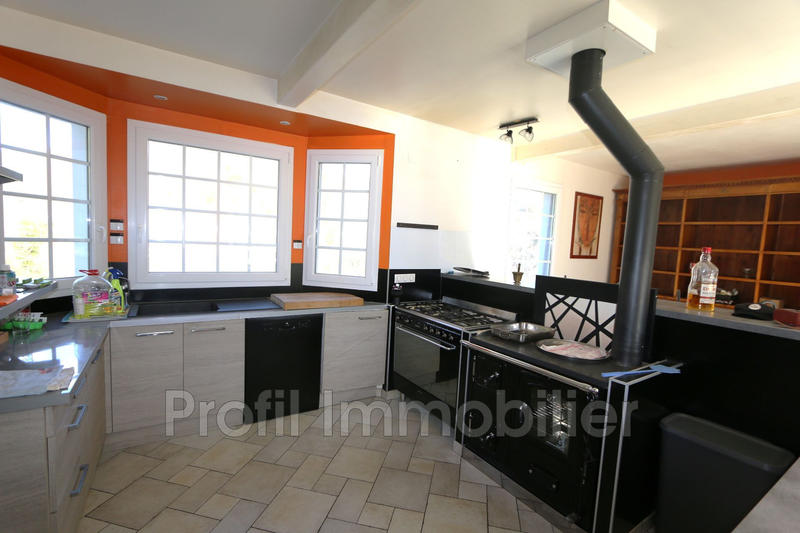 Maison - 235 m² - 8 pièces