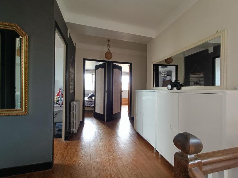 Maison - 245 m² - 6 pièces