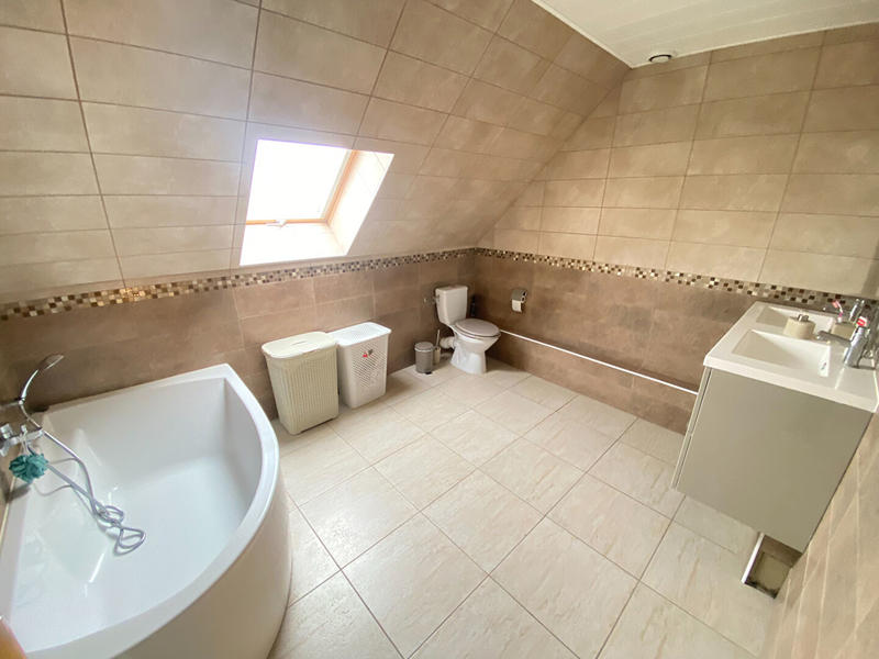 Maison - 177 m² - 8 pièces