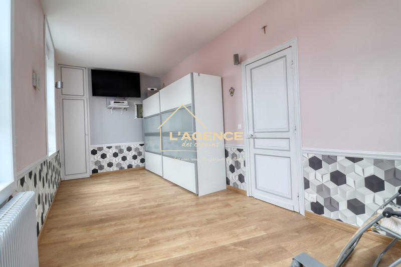 Maison - 335 m² - 8 pièces