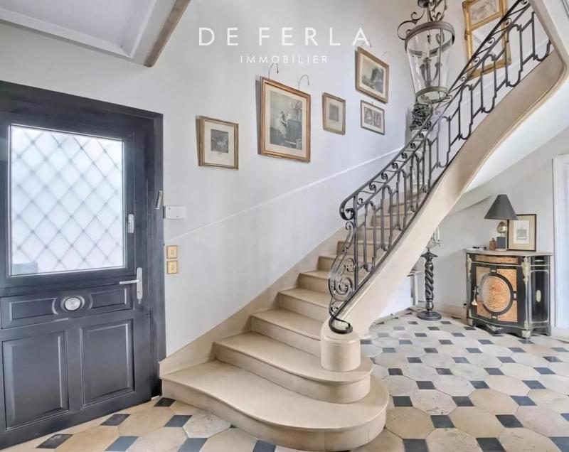 Demeure - 200 m² - 7 pièces