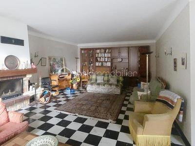 Maison - 241 m² - 6 pièces