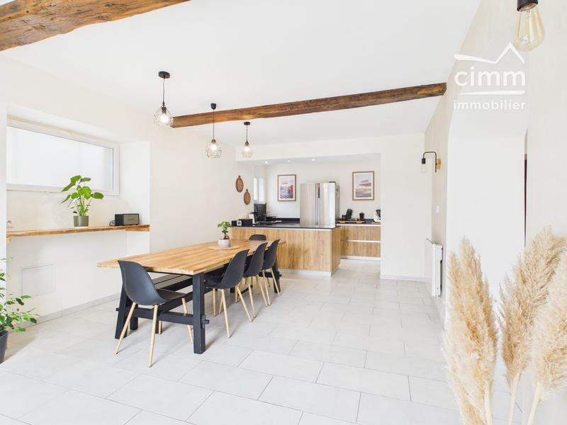 Maison - 206 m² - 5 pièces