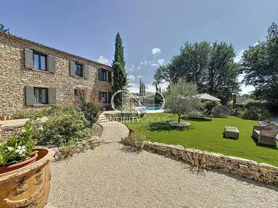 Mas - 423 m² - 12 pièces