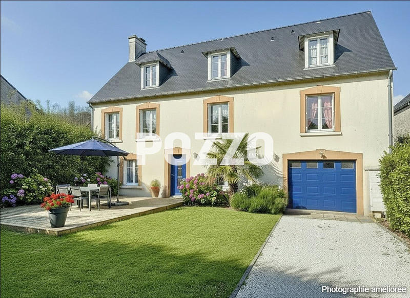 Maison - 263 m² - 10 pièces