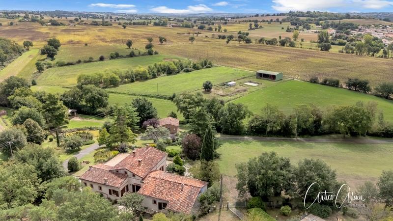 Propriété - 326 m² - 10 pièces