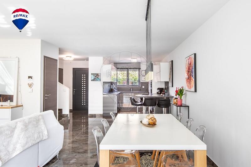 Maison - 181 m² - 6 pièces