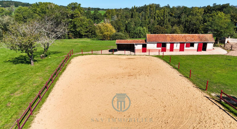 Propriété - 236 m² - 7 pièces