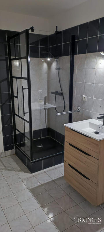 Maison - 225 m² - 9 pièces