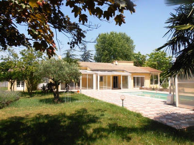 Villa - 220 m² - 9 pièces