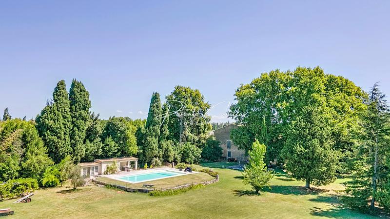 Mas - 500 m² - 14 pièces