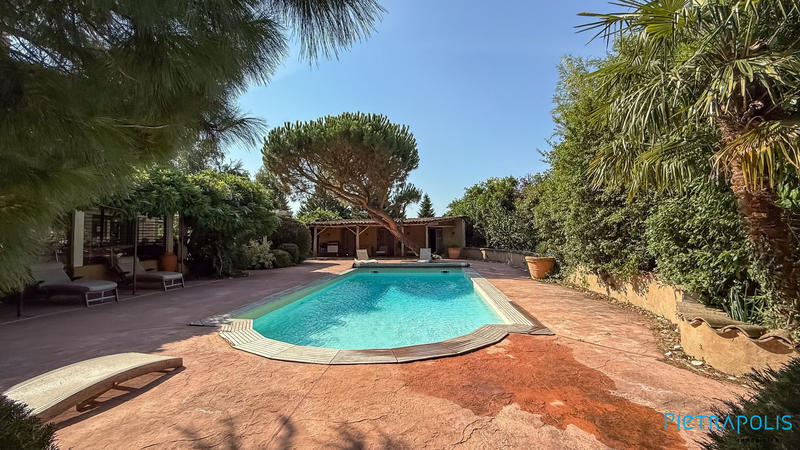 Villa - 310 m² - 9 pièces
