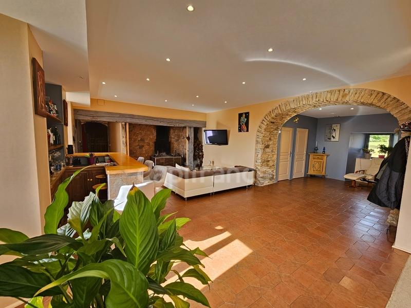 Propriété - 820 m² - 18 pièces