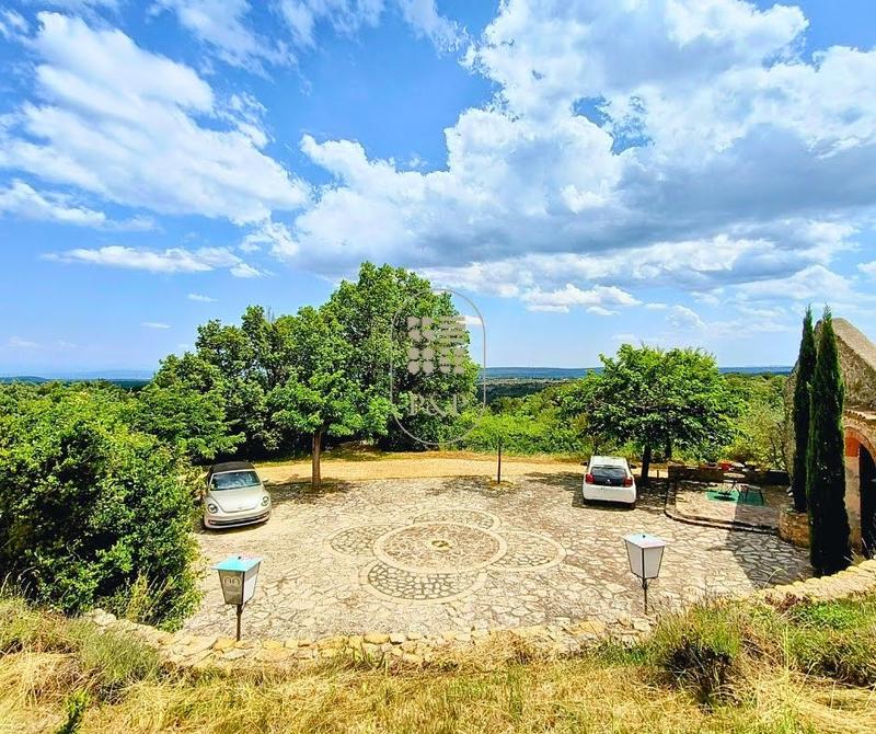 Mas - 250 m² - 11 pièces