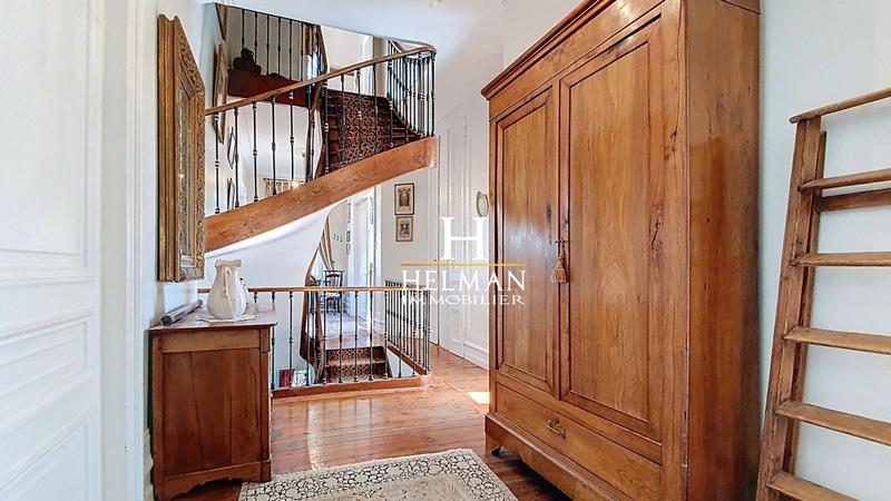 Maison - 336 m² - 13 pièces