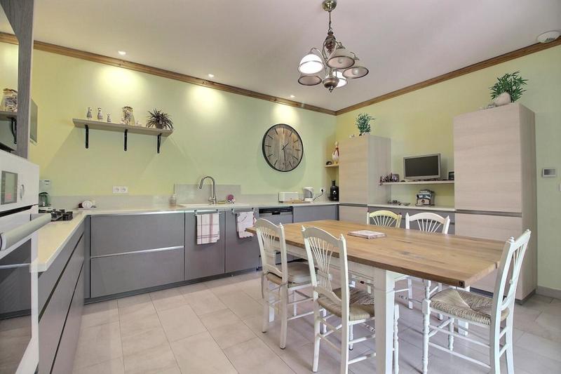 Maison - 196 m² - 7 pièces