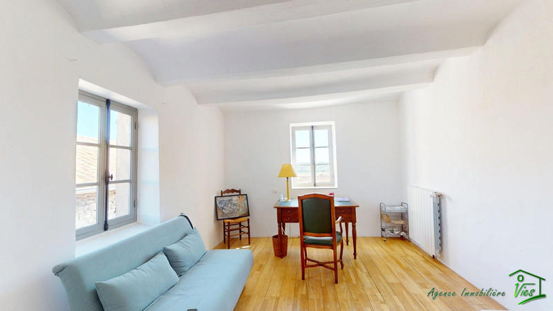 Maison - 202 m² - 6 pièces