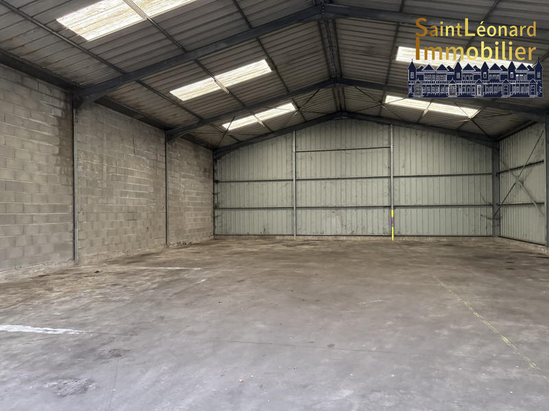 Entrepôt - 320 m²