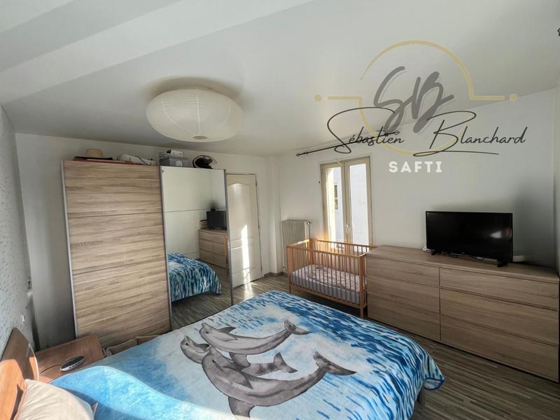 Maison - 222 m² - 9 pièces