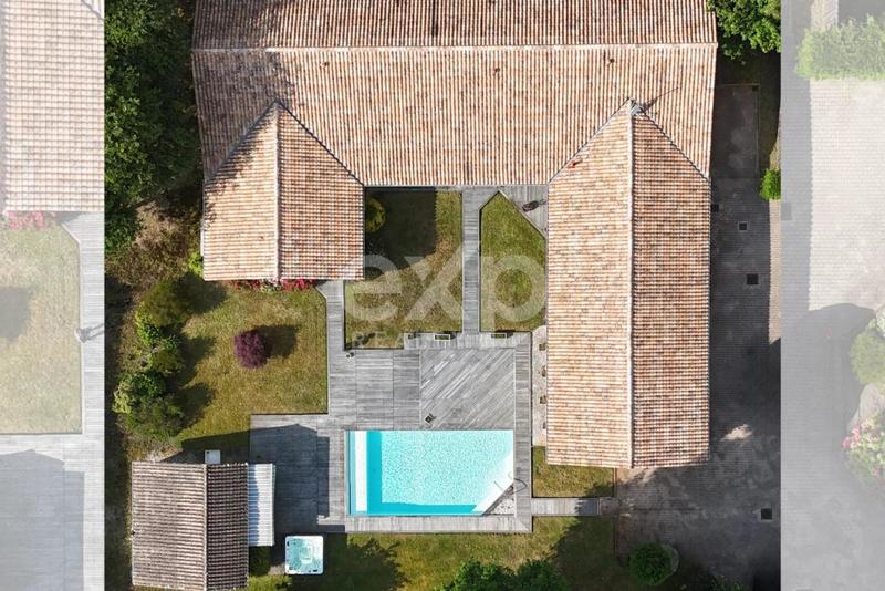 Maison - 295 m² - 12 pièces