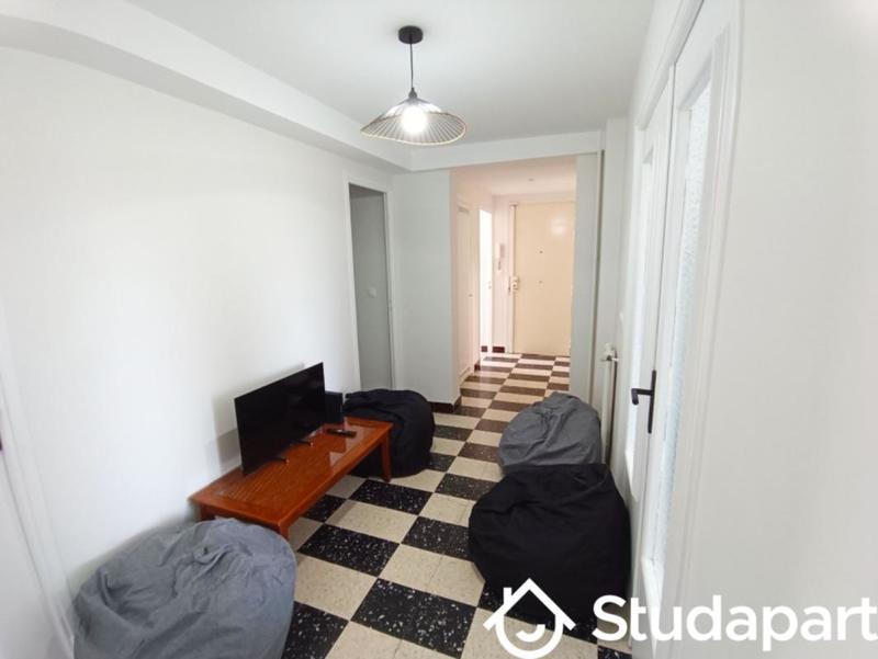 Chambre - 9 m² - 1 pièce