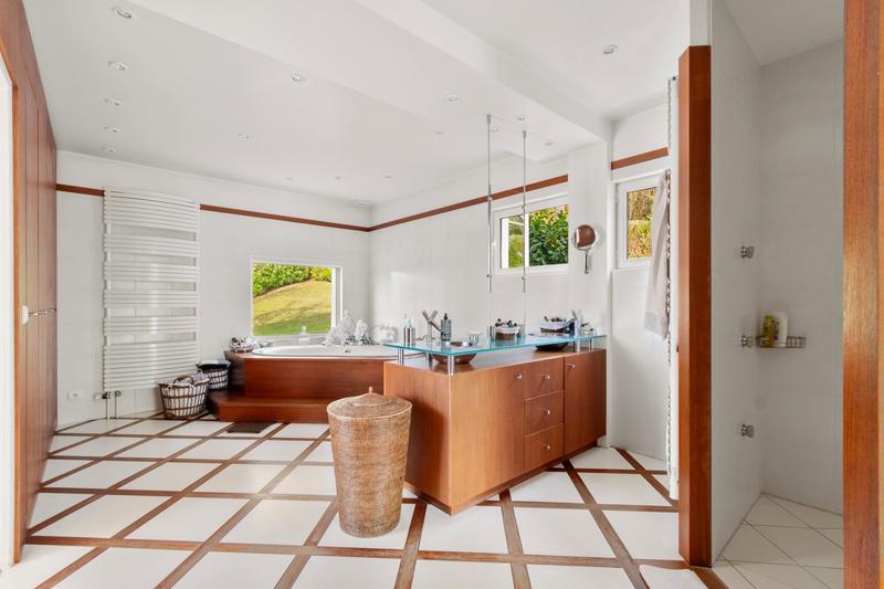 Maison - 260 m² - 7 pièces