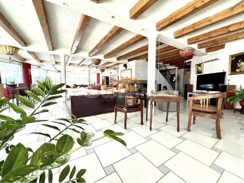 Maison d'architecte - 405 m² - 8 pièces