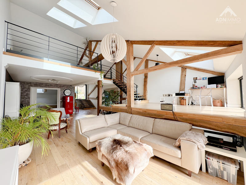 Maison - 240 m² - 8 pièces