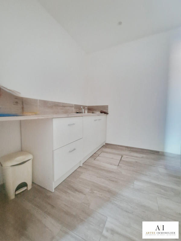 Local d'activités - 77 m² - 3 pièces