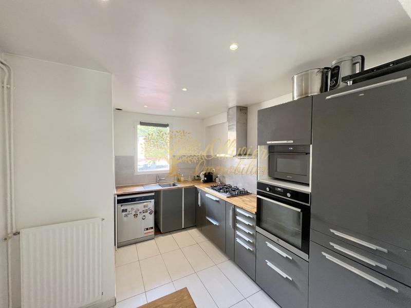 Pavillon - 90 m² - 5 pièces