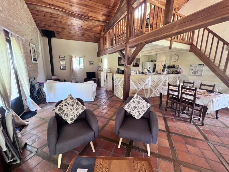 Maison traditionnelle - 240 m² - 6 pièces