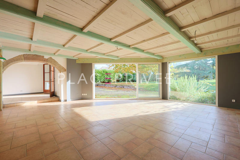 Maison - 375 m² - 10 pièces