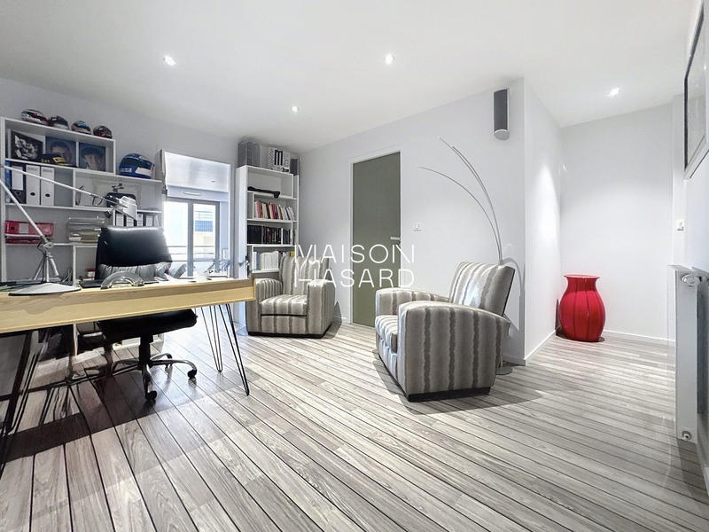 Maison contemporaine - 222 m² - 8 pièces