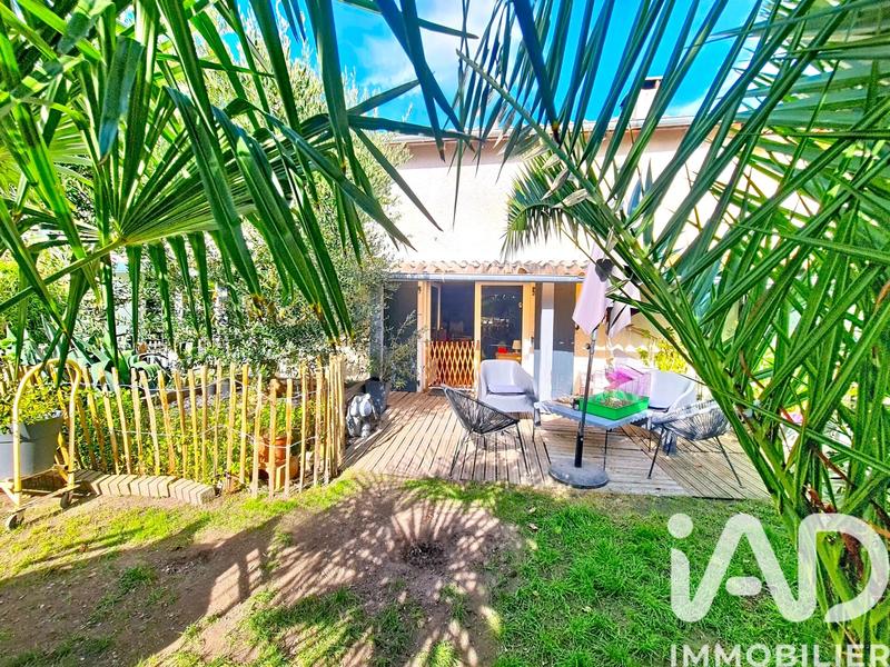 Maison - 275 m² - 11 pièces