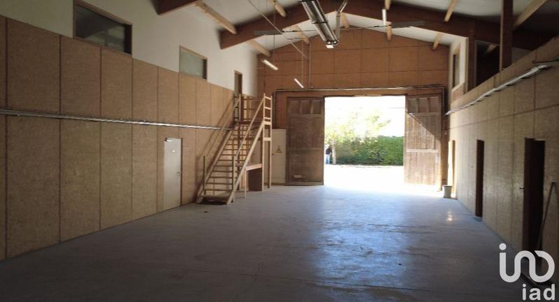 Local commercial - 978 m²