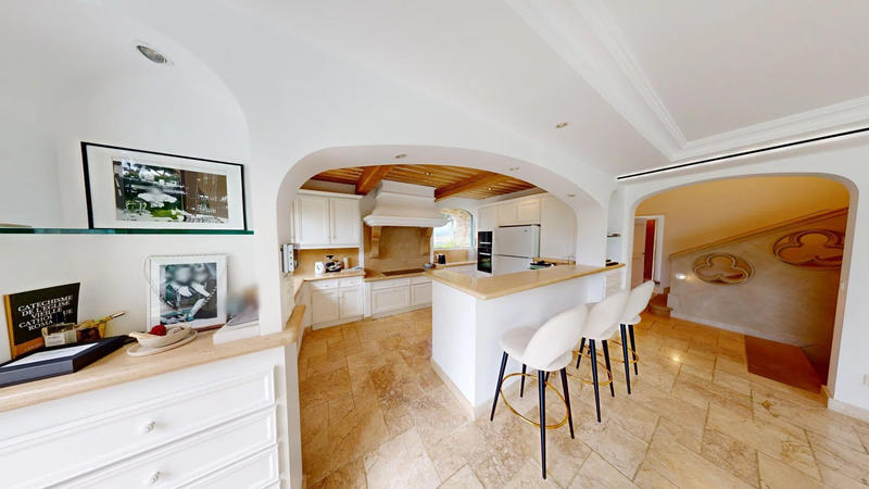 Maison - 200 m² - 6 pièces