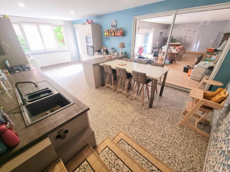 Maison - 270 m² - 10 pièces