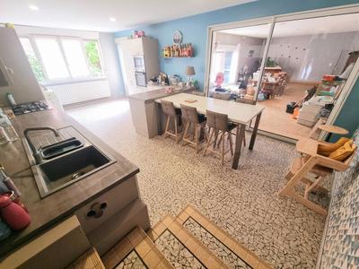 Maison - 270 m² - 10 pièces