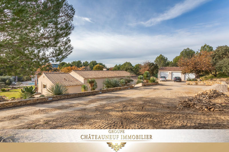 Maison - 280 m² - 4 pièces