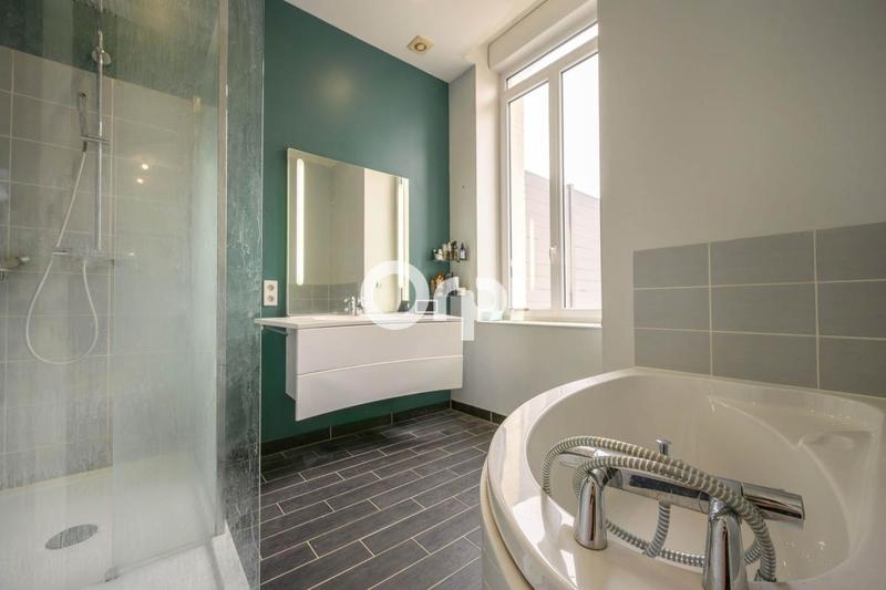 Maison - 313 m² - 9 pièces