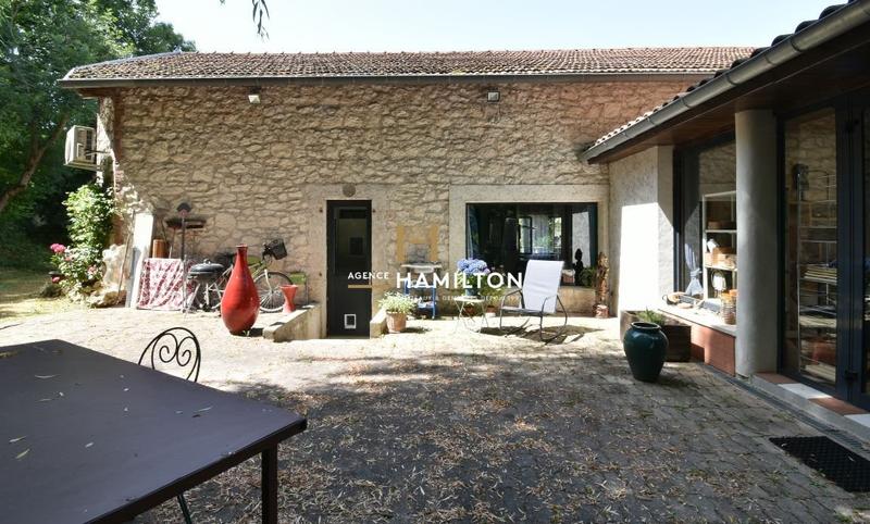 Maison - 220 m² - 7 pièces
