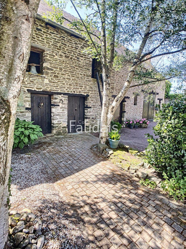 Propriété - 368 m² - 9 pièces