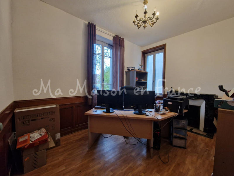 Demeure - 240 m² - 9 pièces