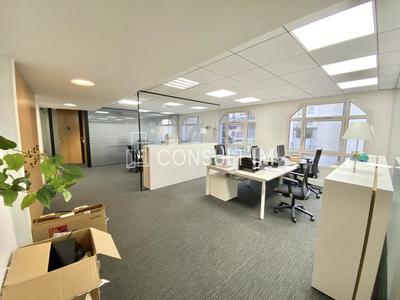 Bureau - 240 m²
