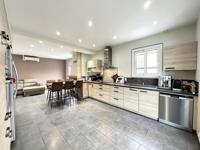 Maison - 147 m² - 6 pièces