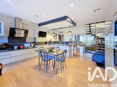 Maison - 250 m² - 8 pièces