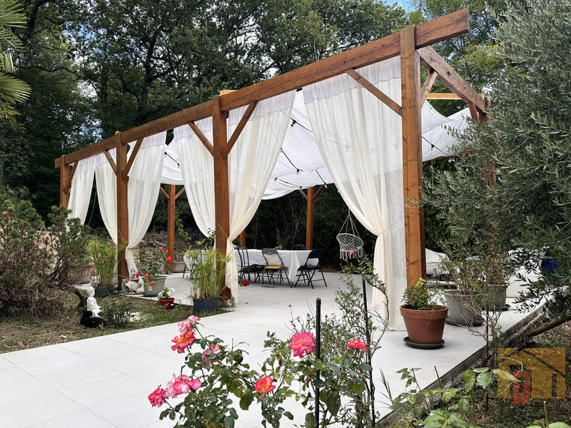 Maison - 200 m² - 6 pièces